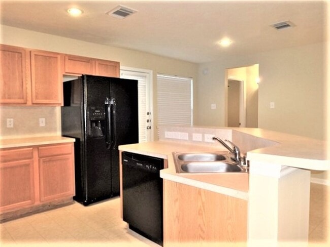 2207 Shady Pine Dr in Conroe, TX - Building Photo - Building Photo