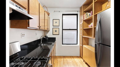 246 E 51st St, Unit 20 in New York, NY - Foto de edificio - Building Photo