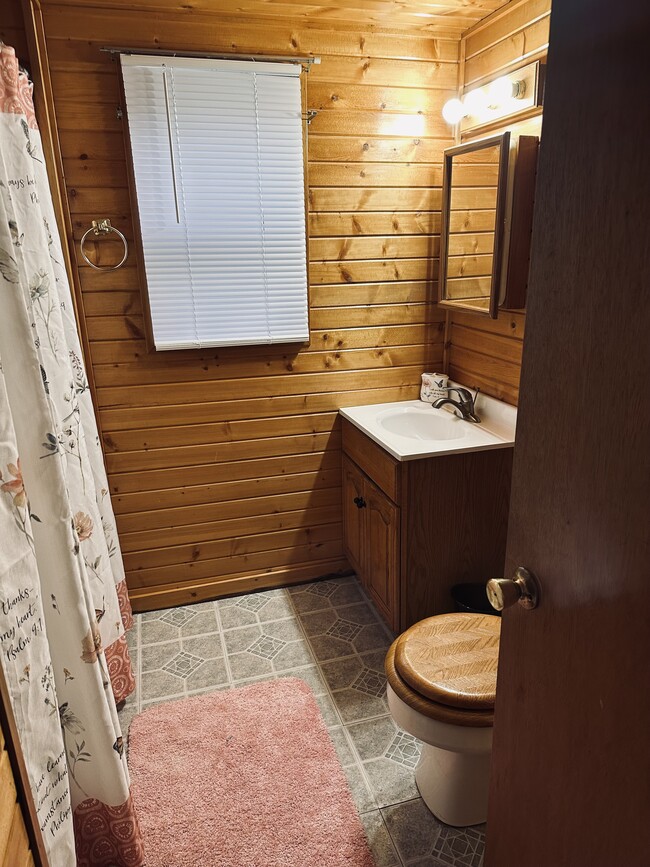 108 E Woodbury St, Unit Apt. 1 in Macomb, IL - Building Photo - Building Photo