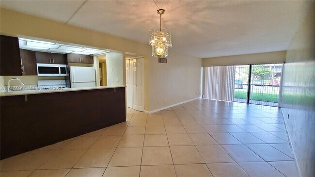 5801 Washington St in Hollywood, FL - Building Photo - Building Photo