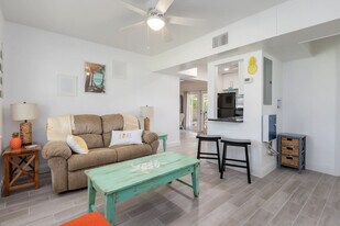 2362 Pineapple Ave in Melbourne, FL - Building Photo