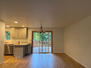 18510 3rd Pl NW in Shoreline, WA - Foto de edificio - Building Photo