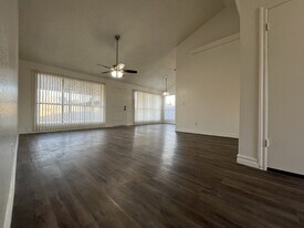 7119 W McLellan Rd in Glendale, AZ - Building Photo