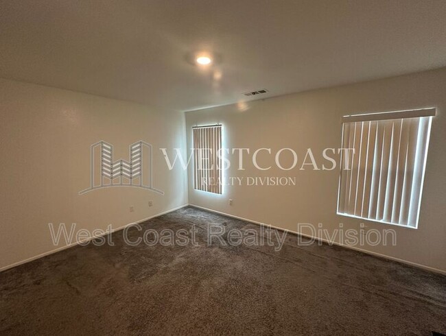 489 Cimarron Dr in Perris, CA - Foto de edificio - Building Photo