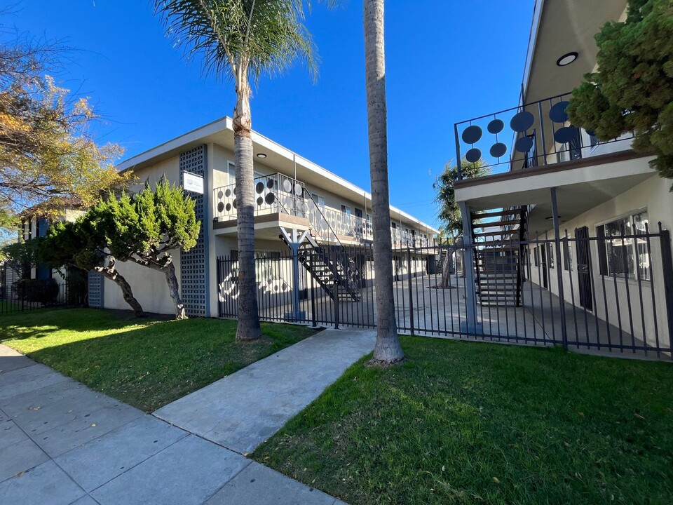1570 Henderson Ave in Long Beach, CA - Building Photo