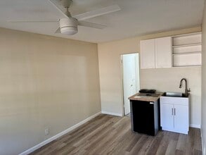 217 SW 11th Ct, Unit Studio in Fort Lauderdale, FL - Building Photo - Building Photo