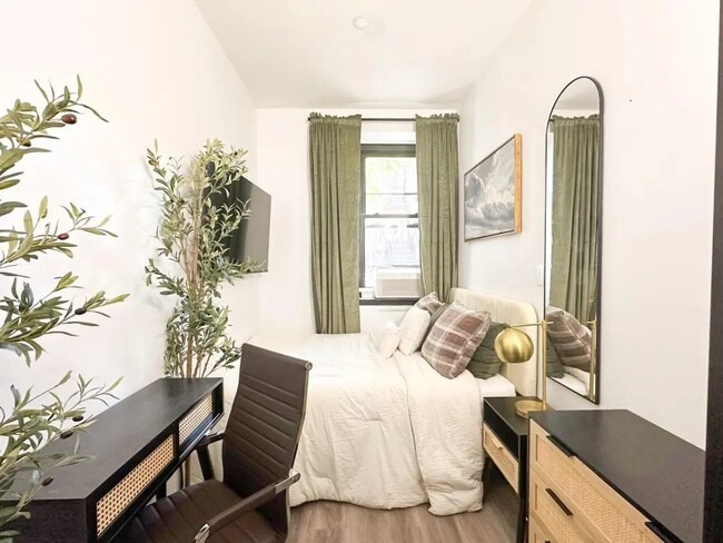 Furnished room/NOT APARTMENT, Unit 1 in Brooklyn, NY - Foto de edificio - Building Photo