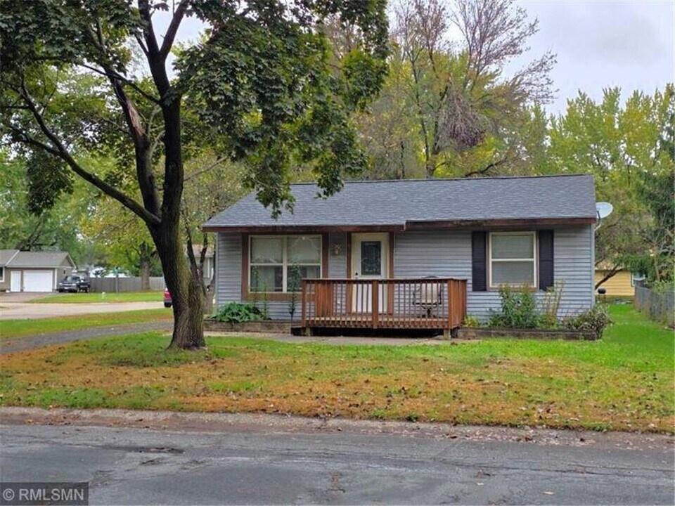 653 N 2nd St in New Richmond, WI - Building Photo