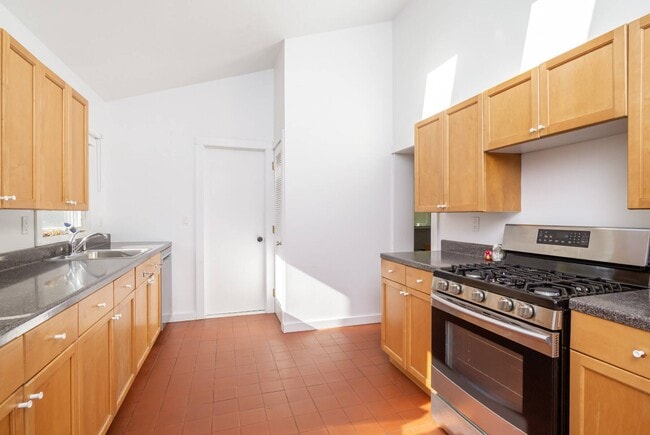 706 Springs Fireplace Rd in East Hampton, NY - Building Photo - Building Photo