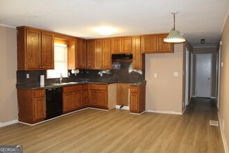 289 Bruce St in Loganville, GA - Building Photo - Building Photo