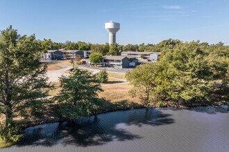 Lakeside Apartments in Taylor, TX - Building Photo - Building Photo