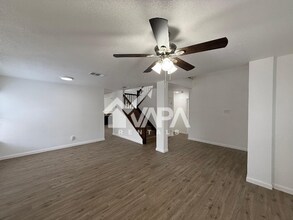 7102 Grassy Trail in San Antonio, TX - Building Photo - Building Photo