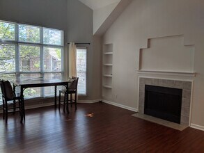 513 N Graham St, Unit 3B in Charlotte, NC - Building Photo - Building Photo