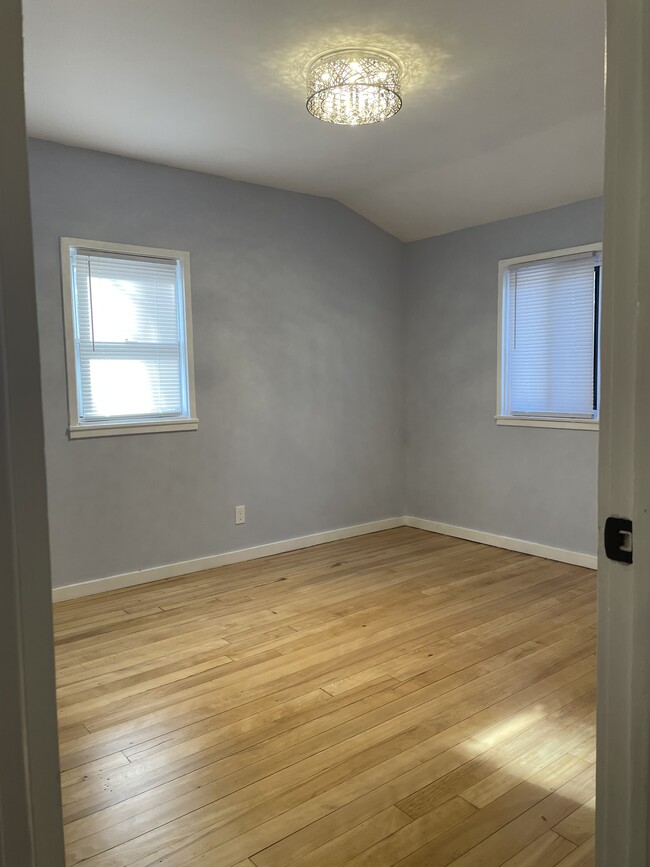 19 Bloomfield Dr in Fairfield, CT - Building Photo - Building Photo