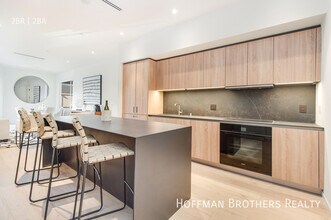 1030 Kings Rd, Unit 202A in West Hollywood, CA - Foto de edificio - Building Photo