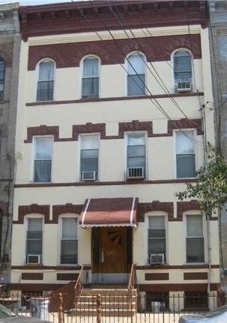 1718 Harman St in Ridgewood, NY - Building Photo