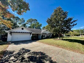 1315 Forest Shore Dr in Destin, FL - Building Photo