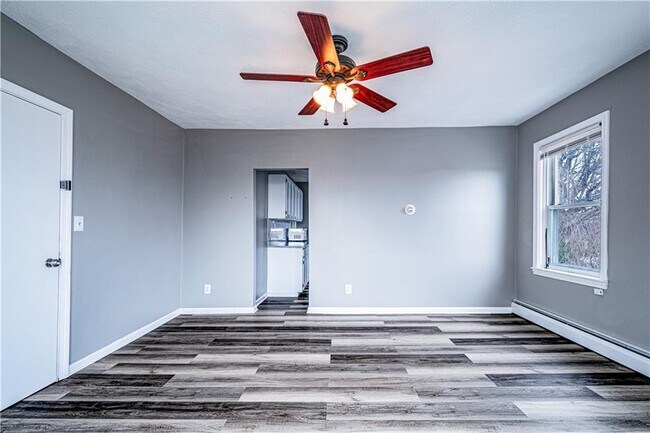 216 Maplewood Ave in Cranston, RI - Foto de edificio - Building Photo