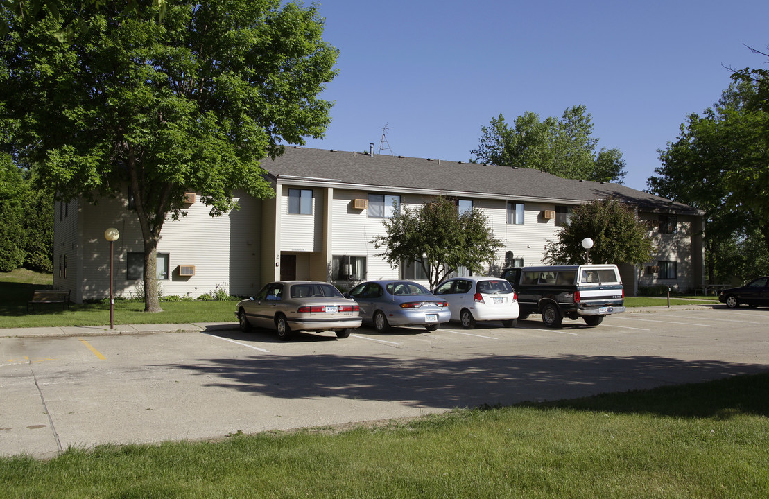 209 Grove Ave NE in Watertown, MN - Building Photo