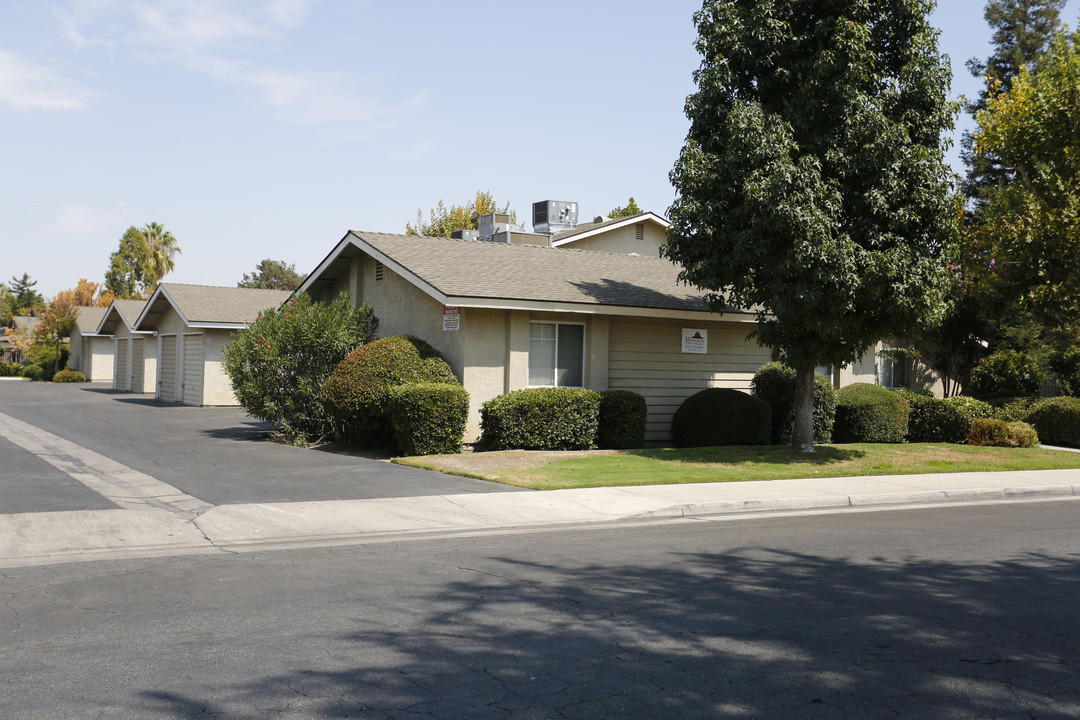 6200 Spice Way in Bakersfield, CA - Foto de edificio