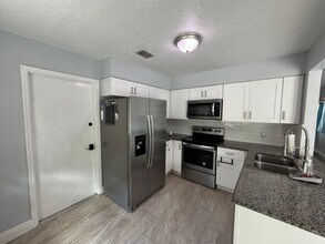 511 Gaspar Ave in Deltona, FL - Building Photo - Building Photo