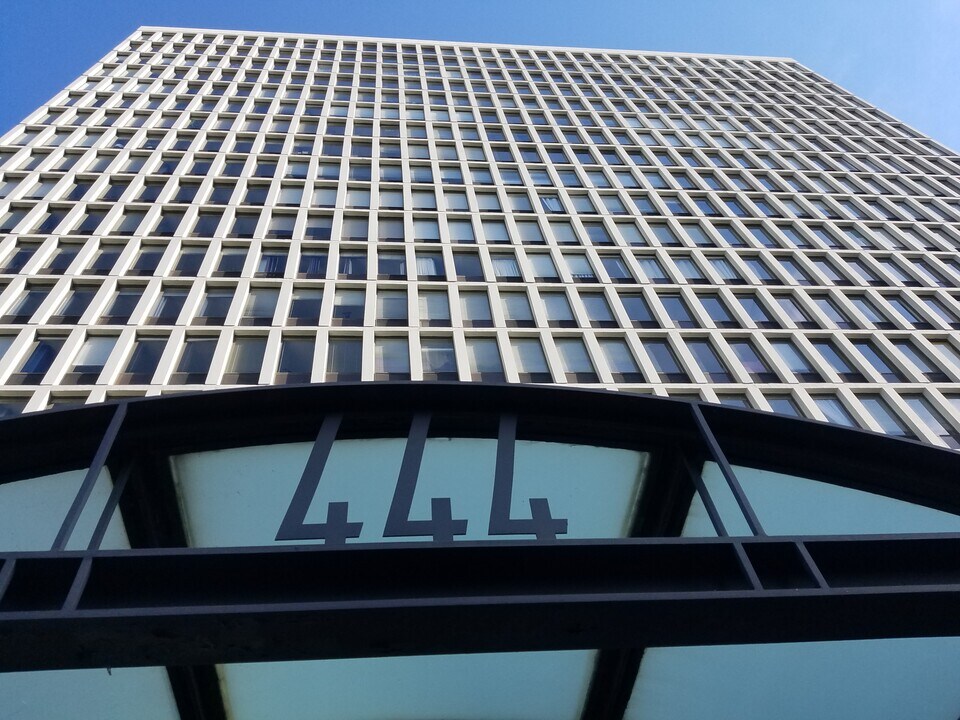 444 W Fullerton Pky, Unit 1208 in Chicago, IL - Building Photo