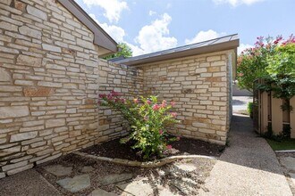 2201 Lakeway Blvd in Lakeway, TX - Building Photo - Building Photo