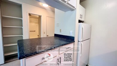 8 Admiral Dr in Emeryville, CA - Building Photo - Building Photo