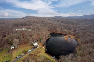 67 Willow Lake Ln in Bluemont, VA - Building Photo