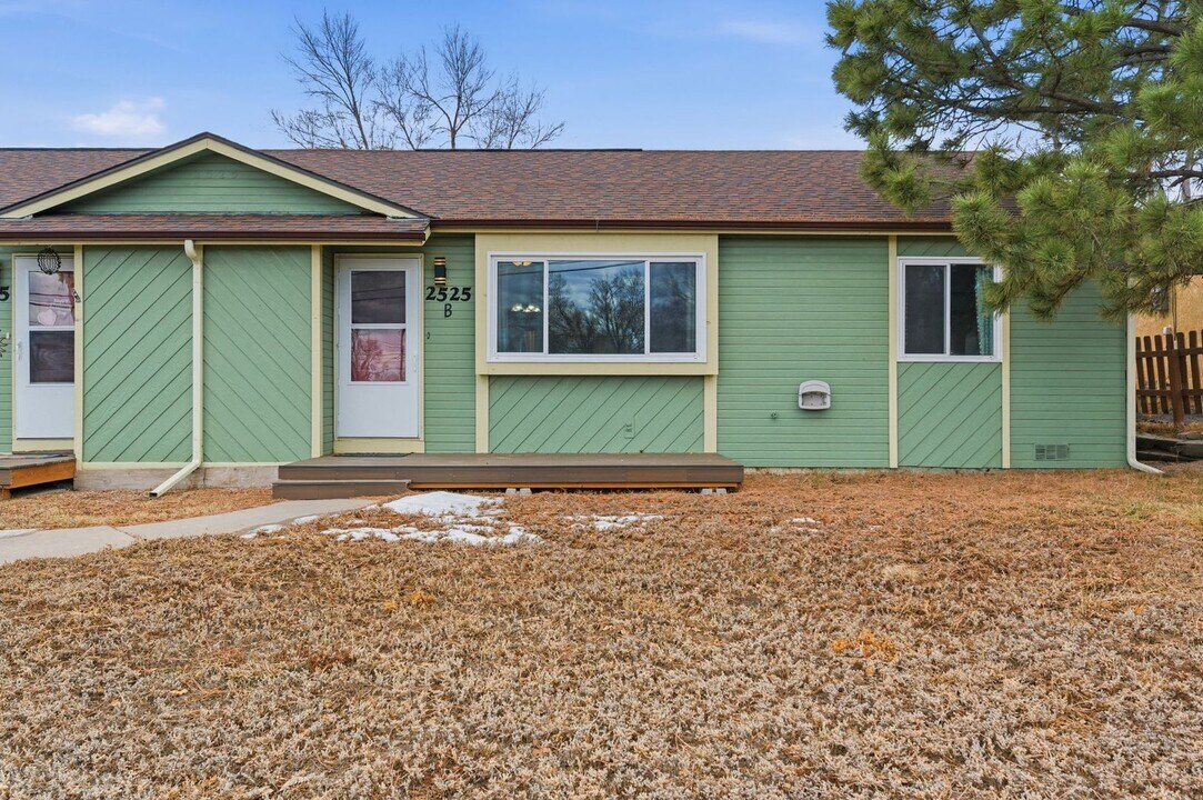 2525 Broadway St in Colorado Springs, CO - Building Photo