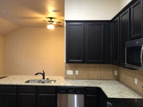10155 Westover Bluff-Unit -102 in San Antonio, TX - Building Photo - Building Photo
