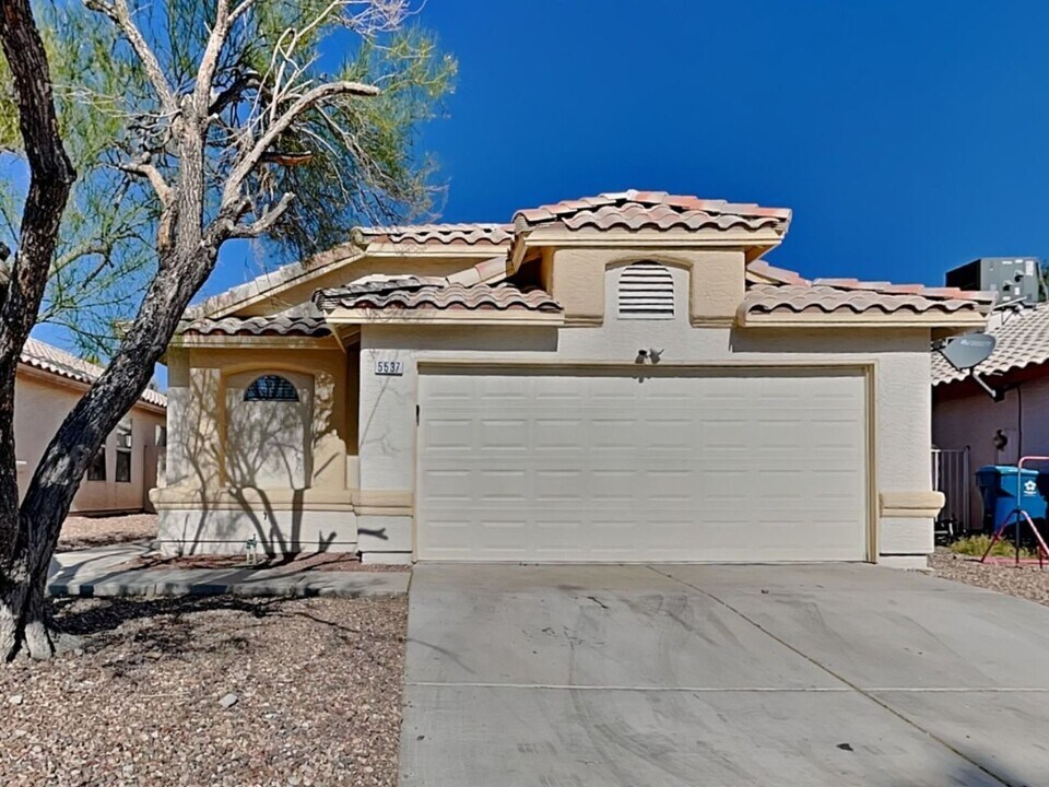 5537 Morning Swim Ln in Las Vegas, NV - Building Photo