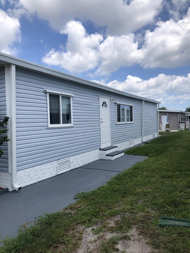 property at 522 Egret Cir