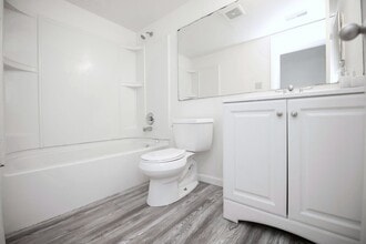 Brighton Apartments in St. Louis, MO - Foto de edificio - Building Photo