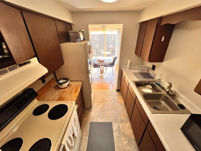 2118 Red Arrow Trail in Fitchburg, WI - Building Photo - Building Photo