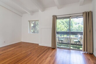 2700 Cahuenga Blvd E in Los Angeles, CA - Building Photo - Building Photo