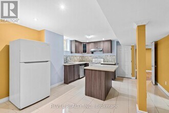 1005 Sandcliff Dr in Oshawa, ON - Building Photo - Building Photo