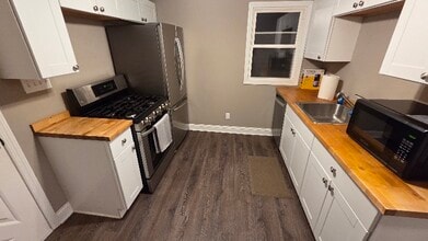 7318-7320 Wakefield Ave in Cleveland, OH - Foto de edificio - Building Photo