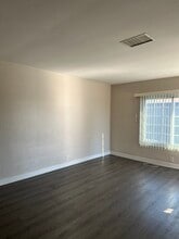 11801 Hart St, Unit 4 in North Hollywood, CA - Building Photo - Building Photo