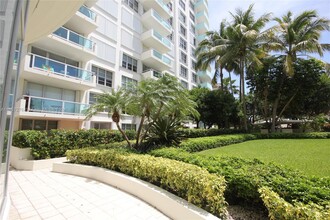 5151 Collins Ave, Unit 933 in Miami, FL - Building Photo - Building Photo