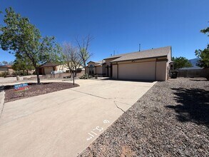 6342 Roadrunner Loop NE in Rio Rancho, NM - Building Photo - Building Photo
