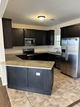 313 Carlos G Parker Blvd NW in Taylor, TX - Building Photo - Building Photo