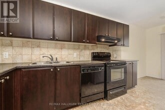 618 Chapman Mills Dr in Ottawa, ON - Building Photo - Building Photo