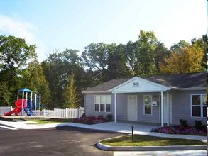 Meadows Apartments in Farmville, VA - Foto de edificio - Building Photo