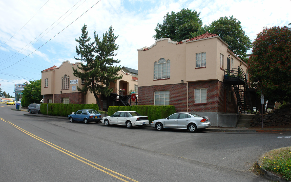 Hacienda Apartments in Portland, OR - Building Photo