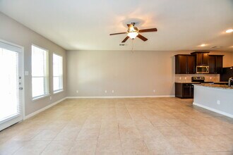 526 Roaring Springs Dr in Glenn Heights, TX - Building Photo - Building Photo