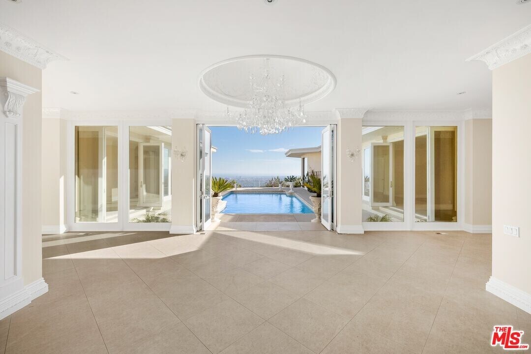 620 Cole Pl in Beverly Hills, CA - Foto de edificio