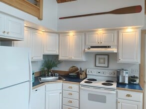24 Columbia Way in Newbury, MA - Building Photo - Building Photo