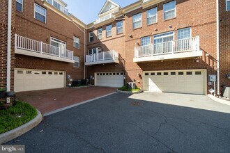 3911 Chain Bridge Rd in Fairfax, VA - Building Photo - Building Photo