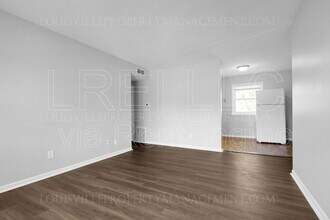 5112 Valiant Dr in Louisville, KY - Building Photo - Building Photo